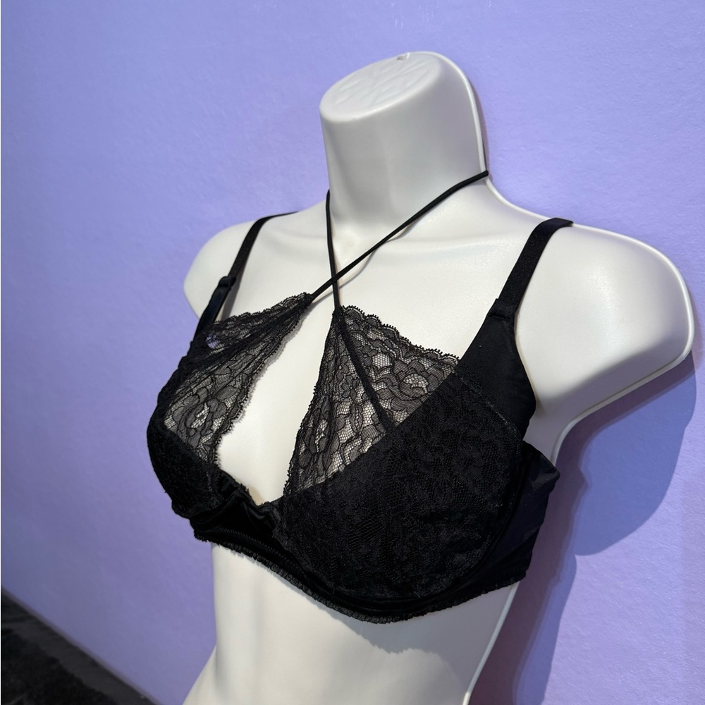 Victoria’s Secret black lace bra 34D
